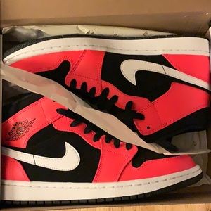 Air Jordan 1 mid Infrared